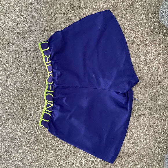 Under Armor running shorts - Picture 2 of 3